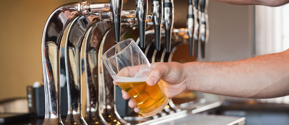 Как правильно налить разливное пиво из крана