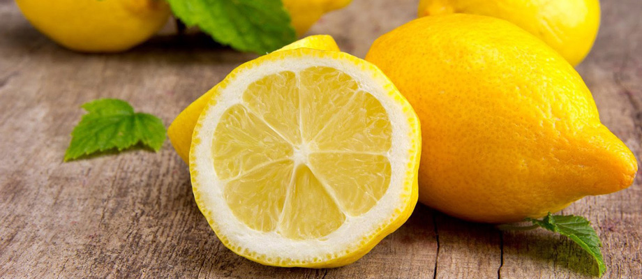 Смягчение (очистка) самогона лимоном и лимонной кислотой от запаха и сивушных масел в домашних условиях