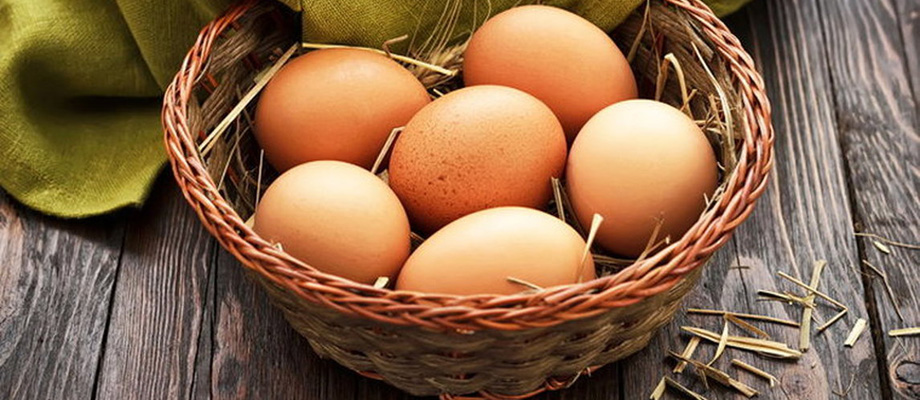 Очистка самогона яйцом (яичным белком) от запаха и сивушных масел в домашних условиях